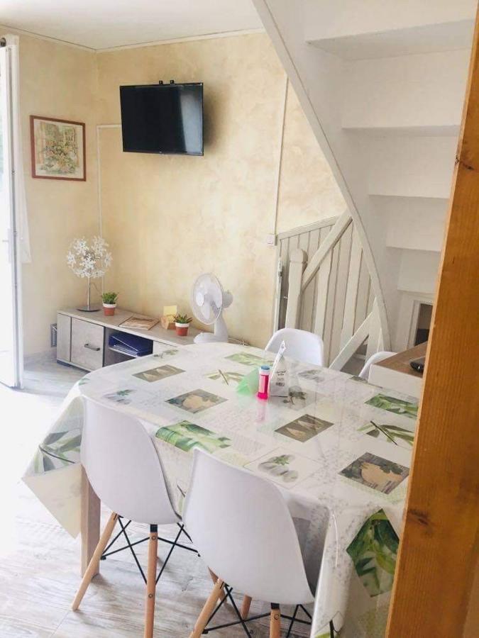Petite Maison Au Coeur De L Auvergne Jumeaux Kültér fotó